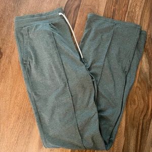 Vuori Olive Lounge Pants Medium